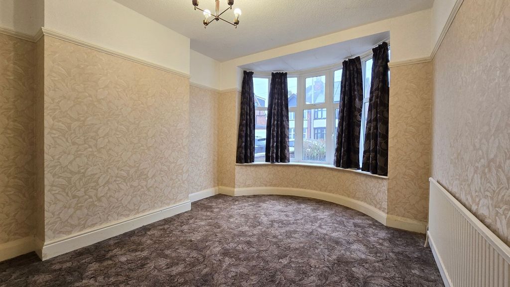 Property photo 2 of 15 Lounge