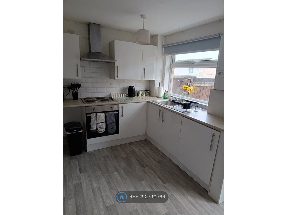 Property photo 3 of 6 Kitchen