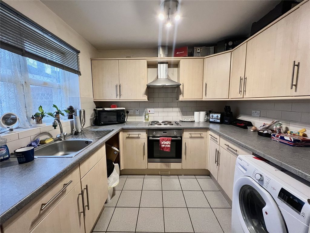 Property photo 2 of 9 Picture No. 10