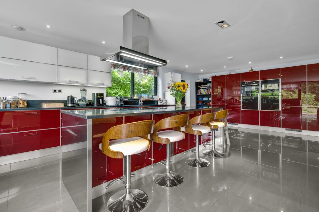 Property photo 3 of 20 Kitchen 2