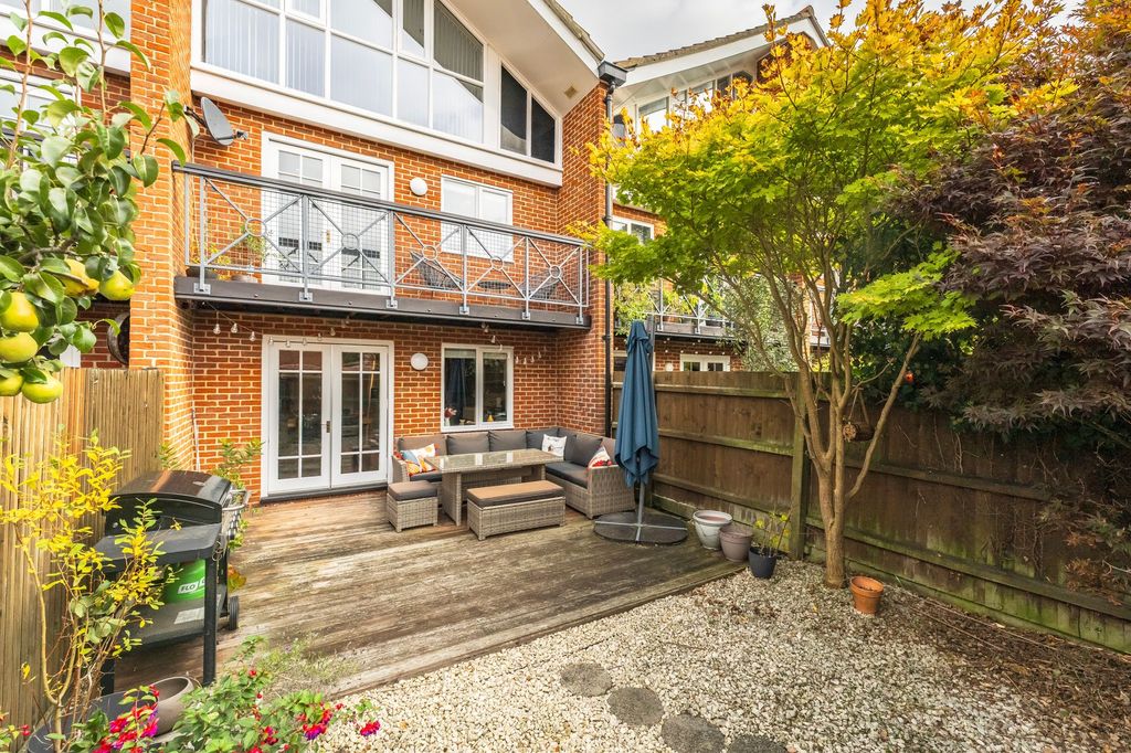 Property photo 1 of 23