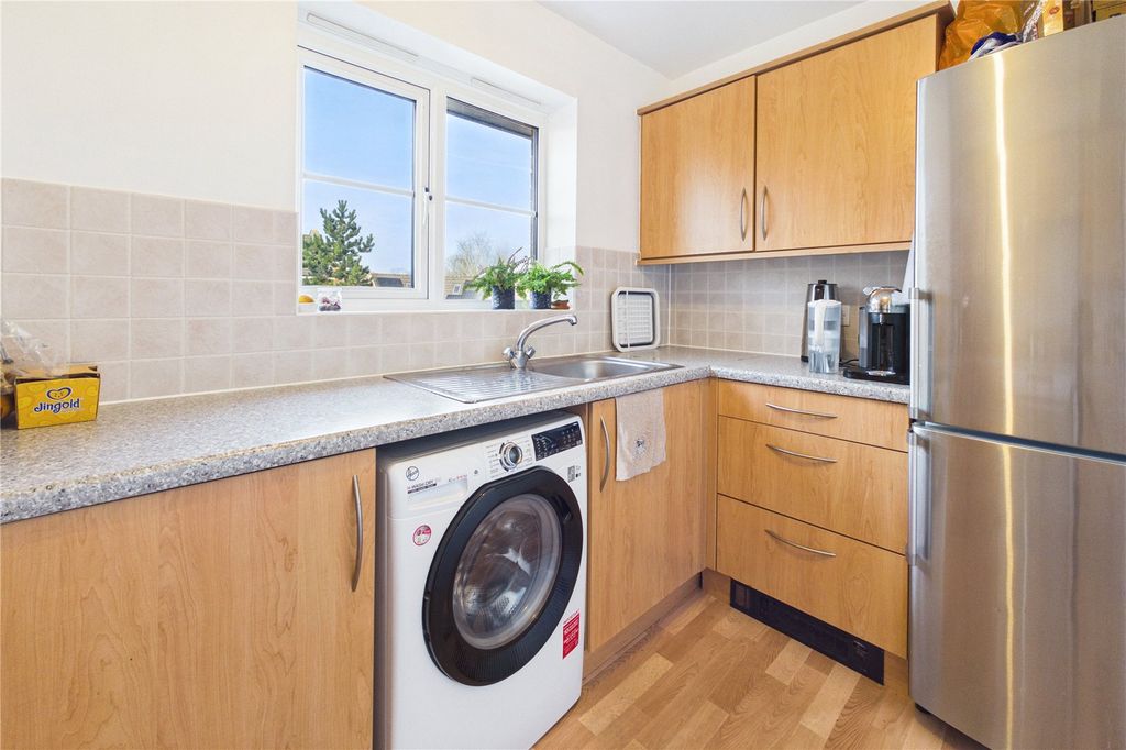 Property photo 3 of 18 Kitchen