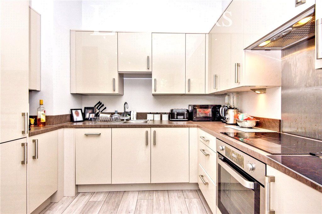 Property photo 1 of 10 Kitchen