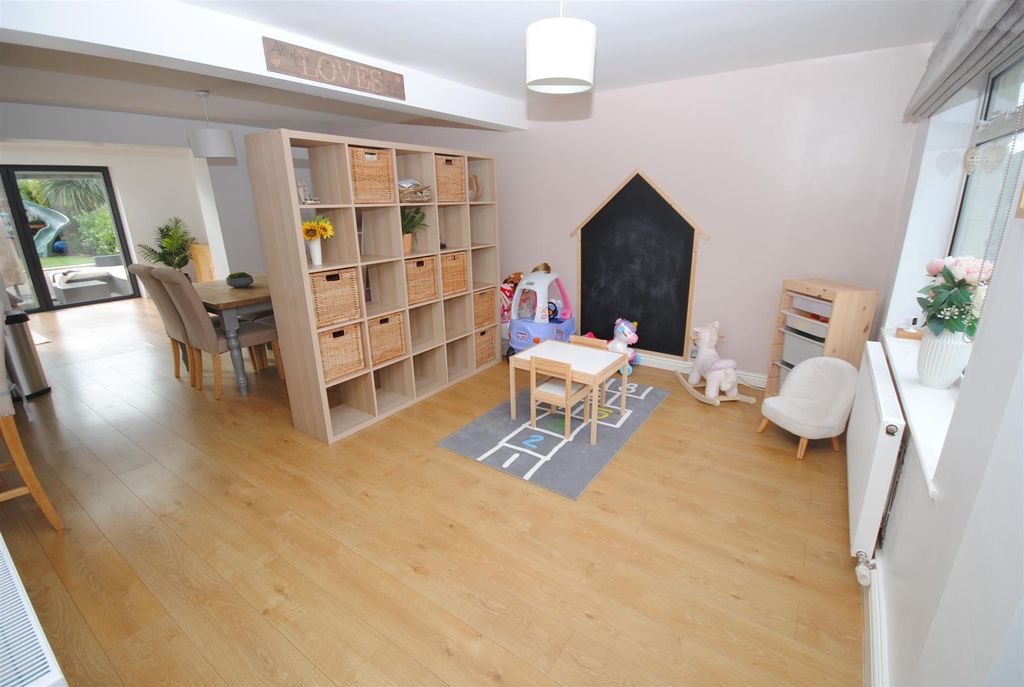 Property photo 3 of 18