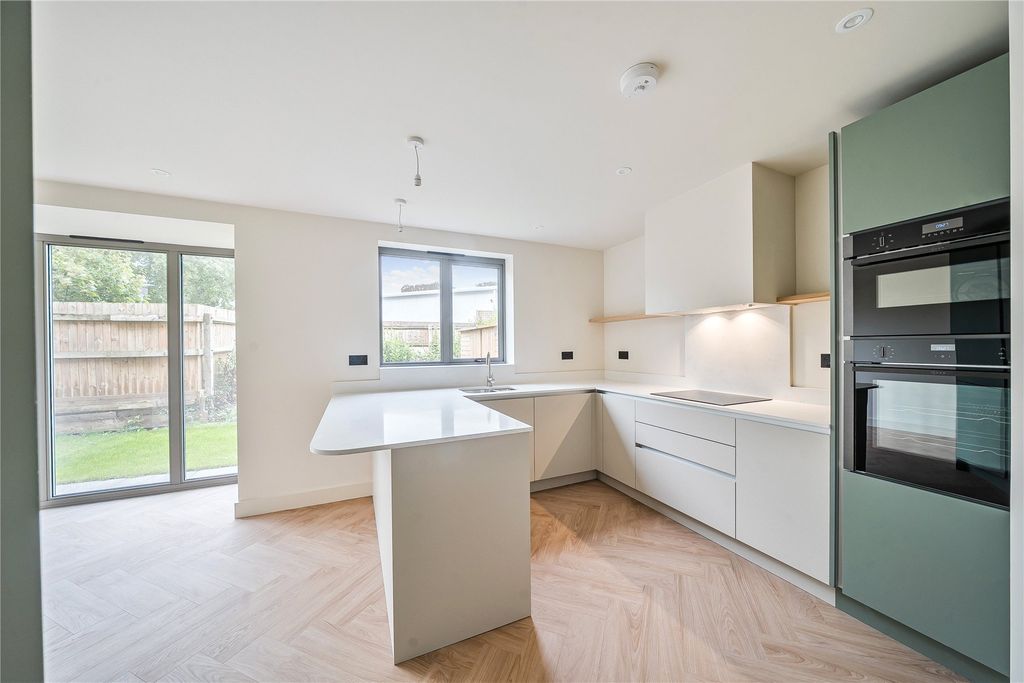 Property photo 2 of 17 Picture No. 13