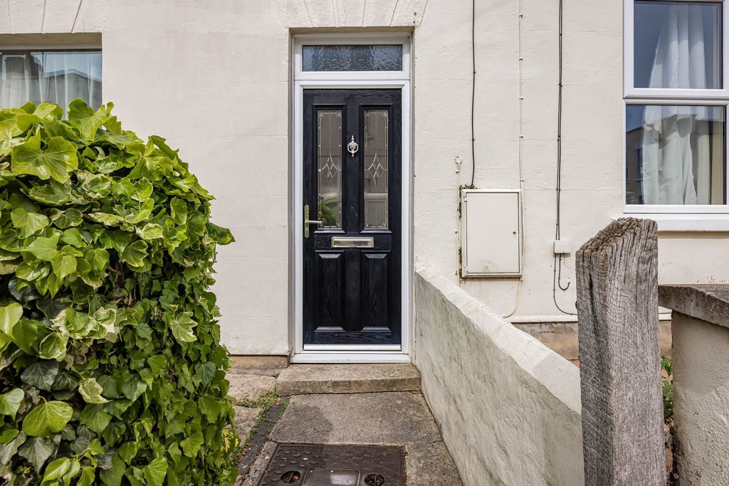 Property photo 2 of 21