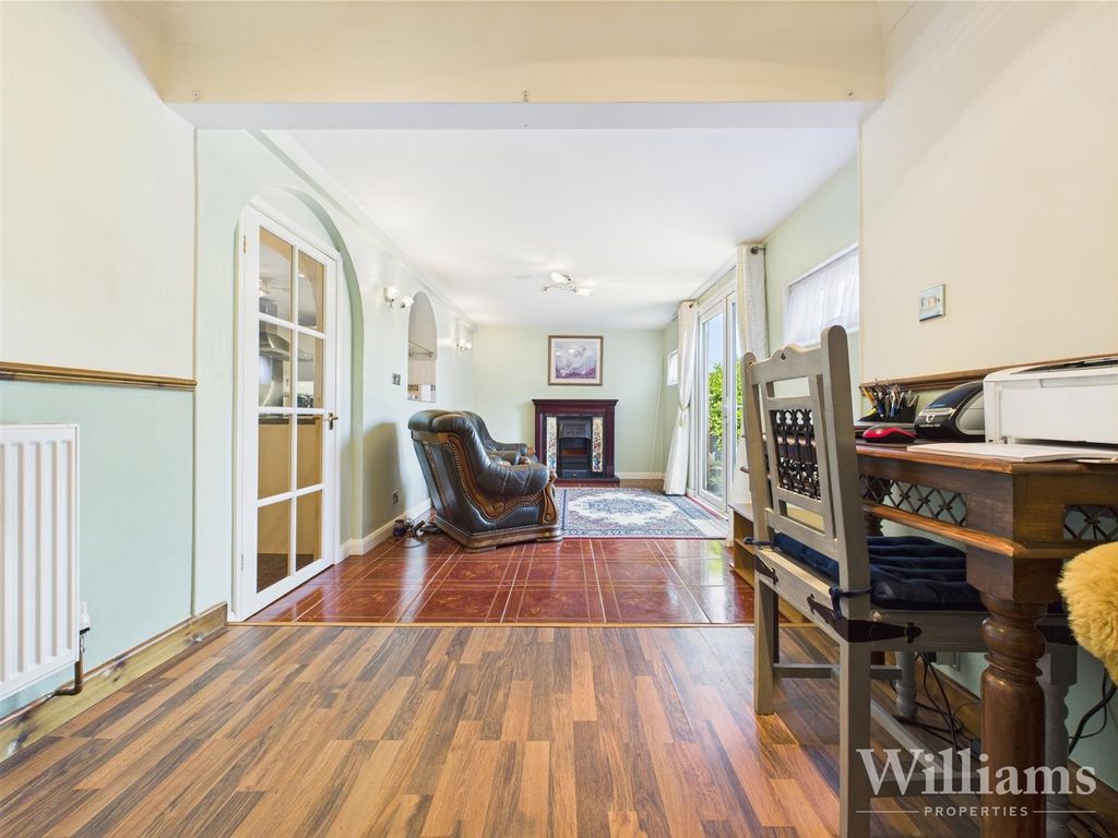 Property photo 3 of 18 Cam02861G0-Pr0384-Still019.Jpg