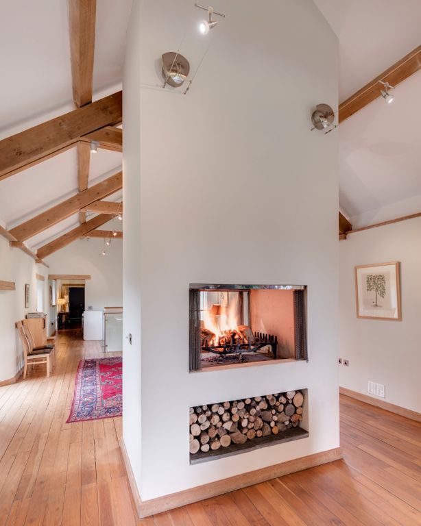 Property photo 3 of 23 Coombe Farm Barns
