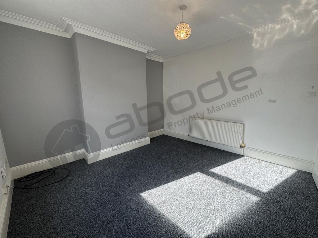 Property photo 2 of 18 Living Room