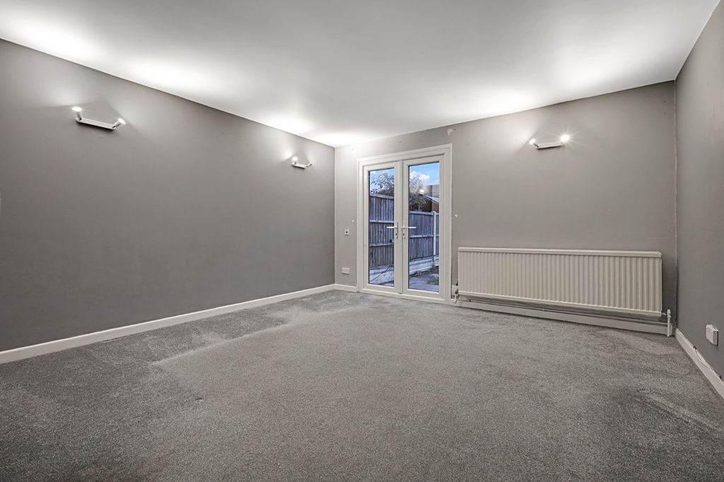 Property photo 2 of 15 4883792