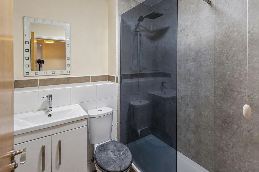 Additional image 7 of 2 bed flat for saleOld School Gardens, 55 Woodhead Road, Huddersfield HD4