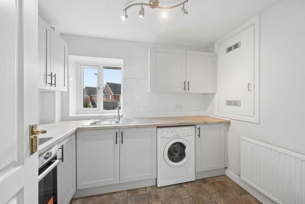 Property photo 2 of 13 5241513