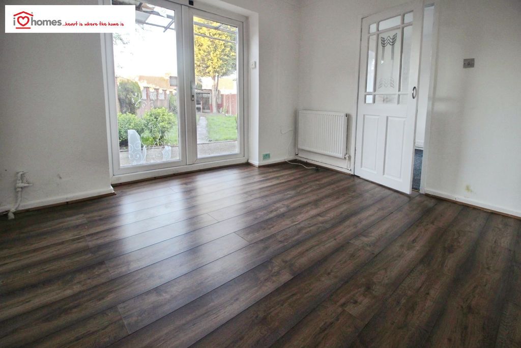 Property photo 3 of 9 Photo 6