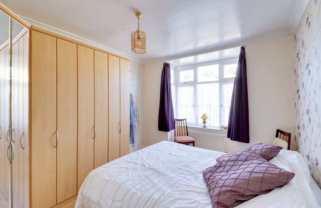 Additional image 12 of 2 bed detached bungalow for saleUpminster Road North, Rainham RM13