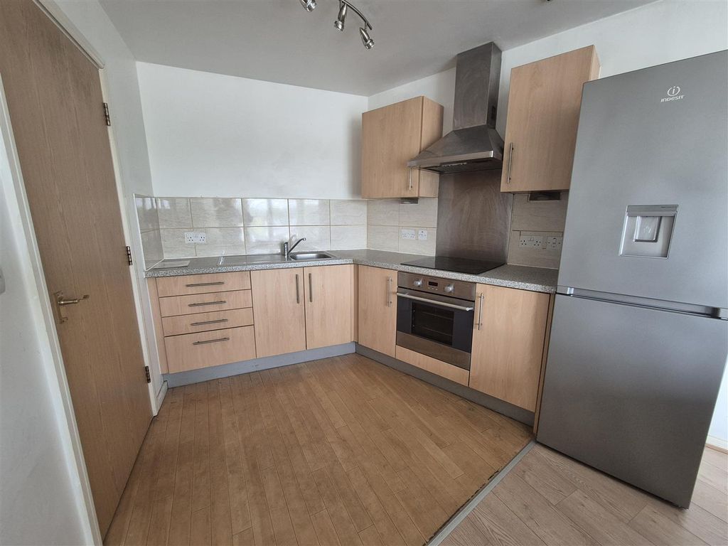 Property photo 1 of 7 40 The Drum Kitchen.Jpg