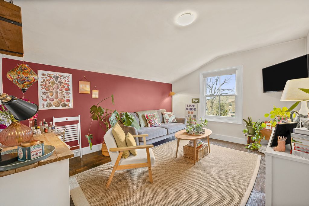 Property photo 3 of 9