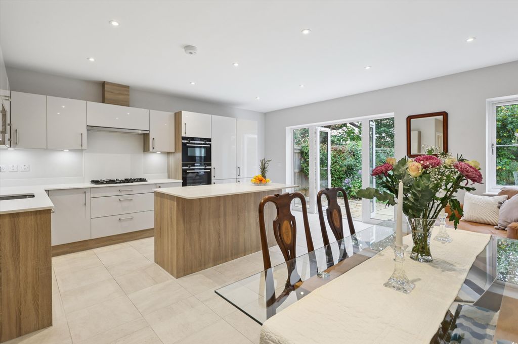 Property photo 3 of 18 Image