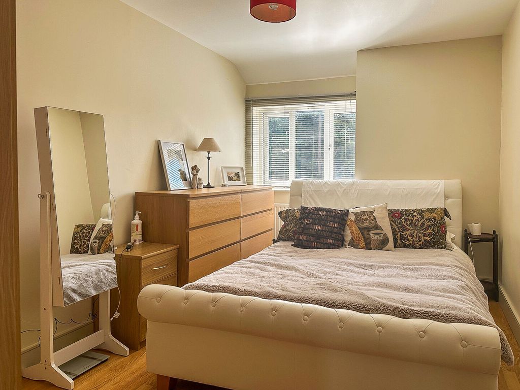 Property photo 2 of 9 Bedroom