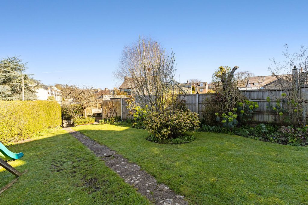 Property photo 2 of 15 Garden