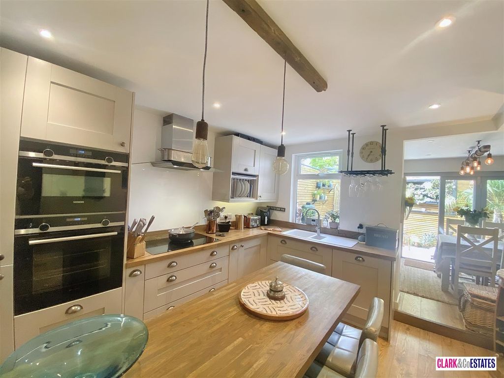 Property photo 3 of 16 Kitchen