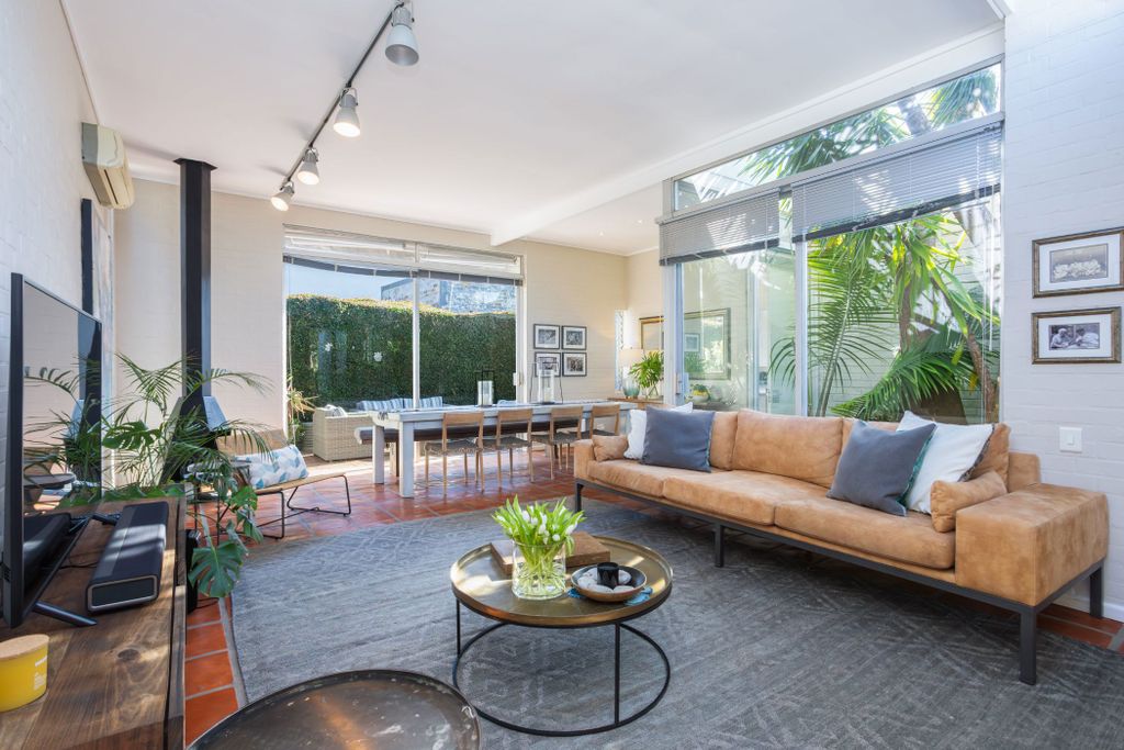 Property photo 2 of 38 Kw1707385