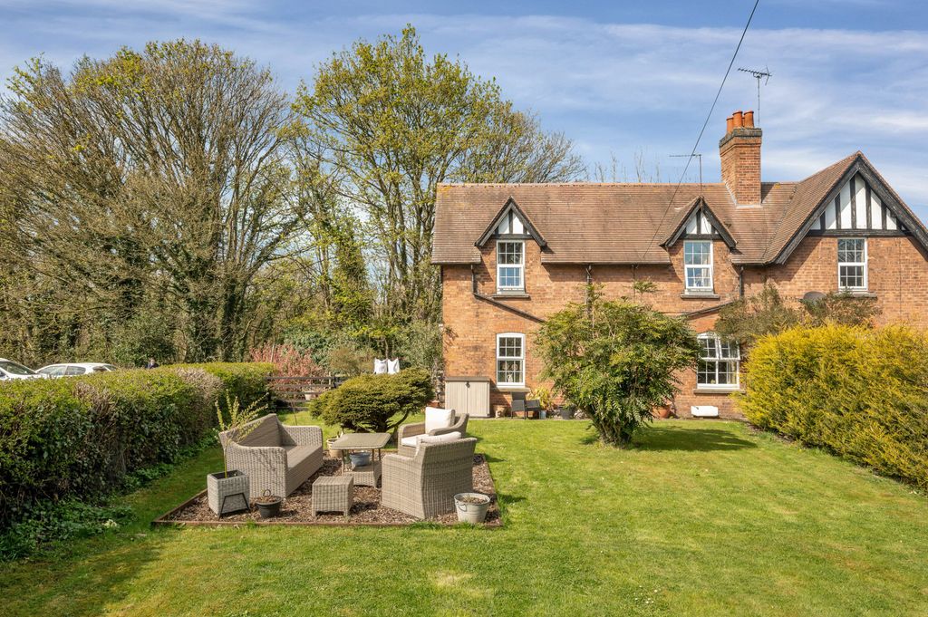 Property photo 1 of 3 191 Moorgreen