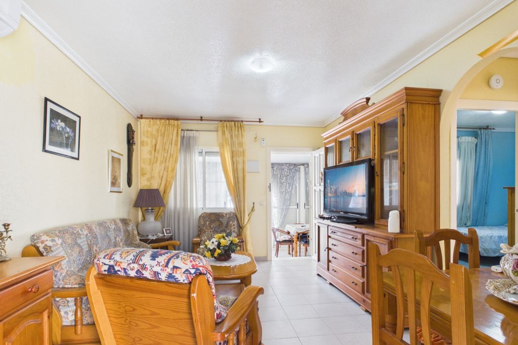 Property photo 2 of 33