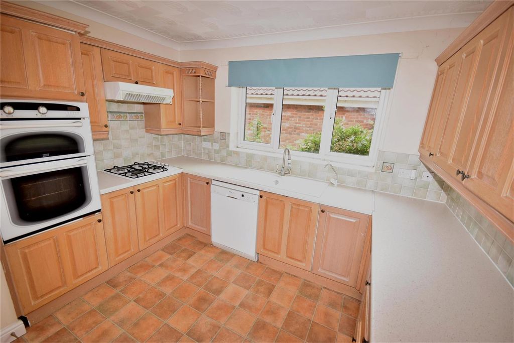 Property photo 3 of 13 Kitchen