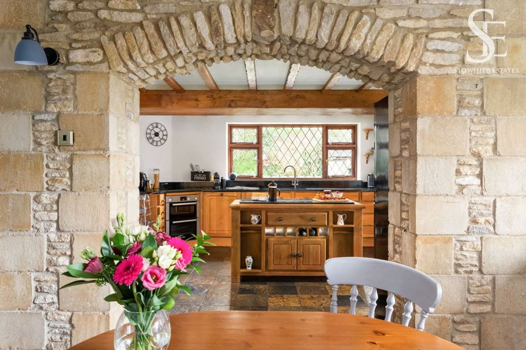 Property photo 3 of 22 Kitchen/Dining Area