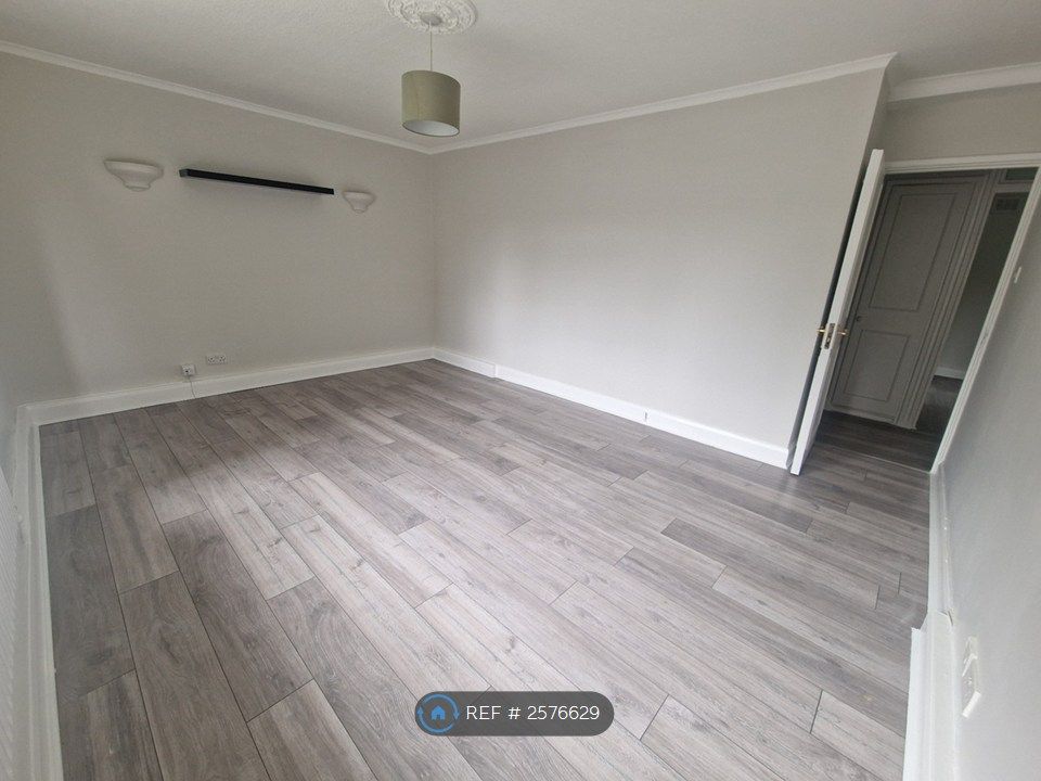 Property photo 2 of 7 Living Room