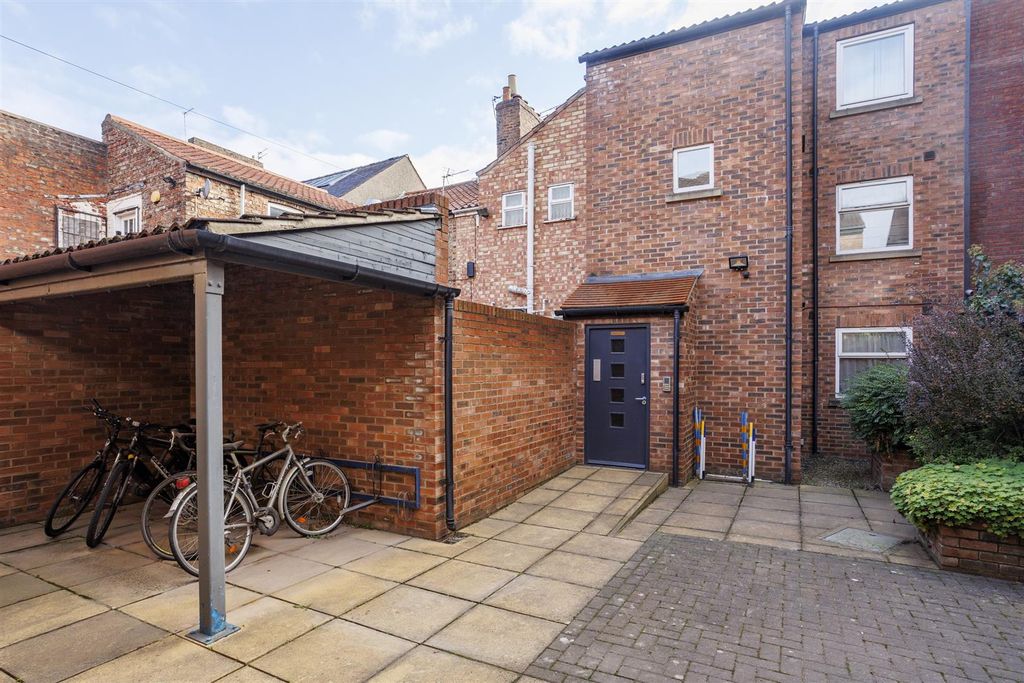 Property photo 2 of 17 5_Union_Court_10.Jpg