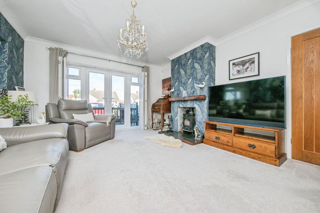 Property photo 3 of 19