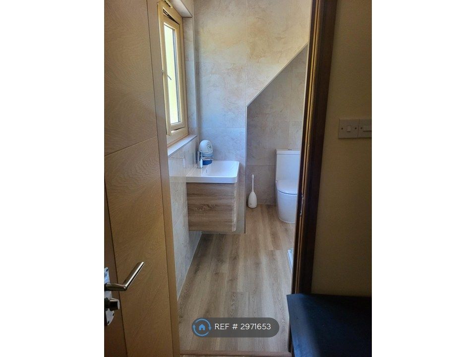 Property photo 3 of 11 Ensuite For Bedroom 3