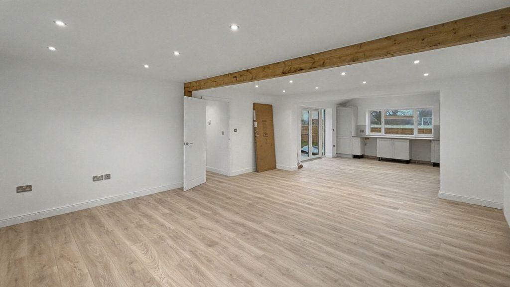 Property photo 2 of 11 4624115