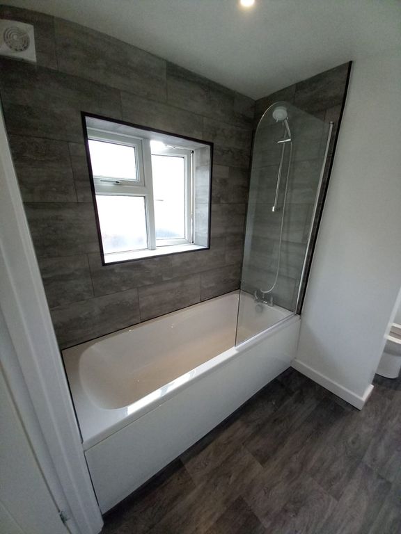 Property photo 3 of 11 A Modern Bathroom Suite Featuring A Clean White Ba...
