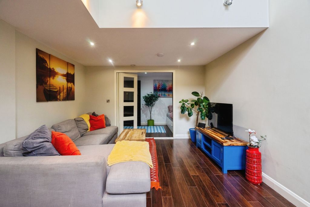 Property photo 3 of 20