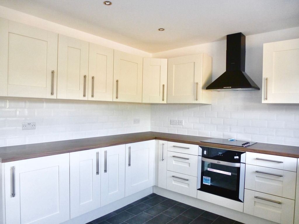 Property photo 2 of 13 Kitchen