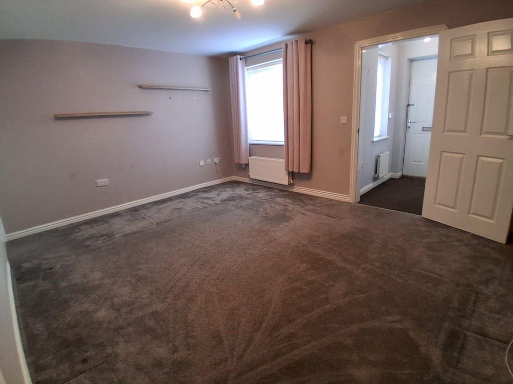 Property photo 3 of 14 Living Room