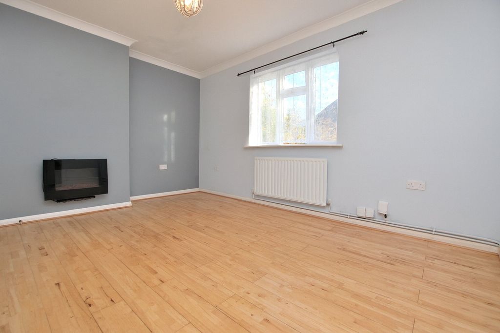 Property photo 3 of 6 Picture No. 11