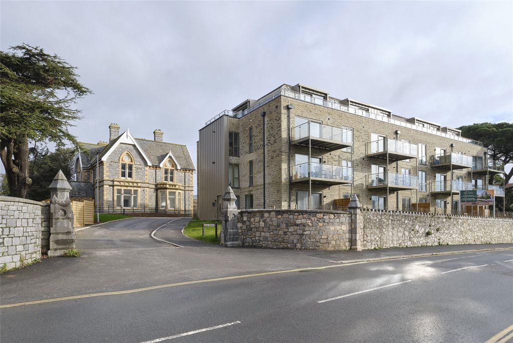 Property photo 2 of 11 Elevation