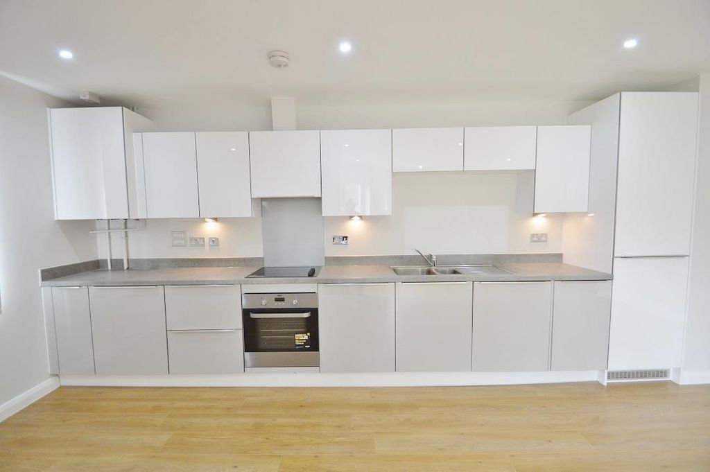 Property photo 3 of 8 Kitchen