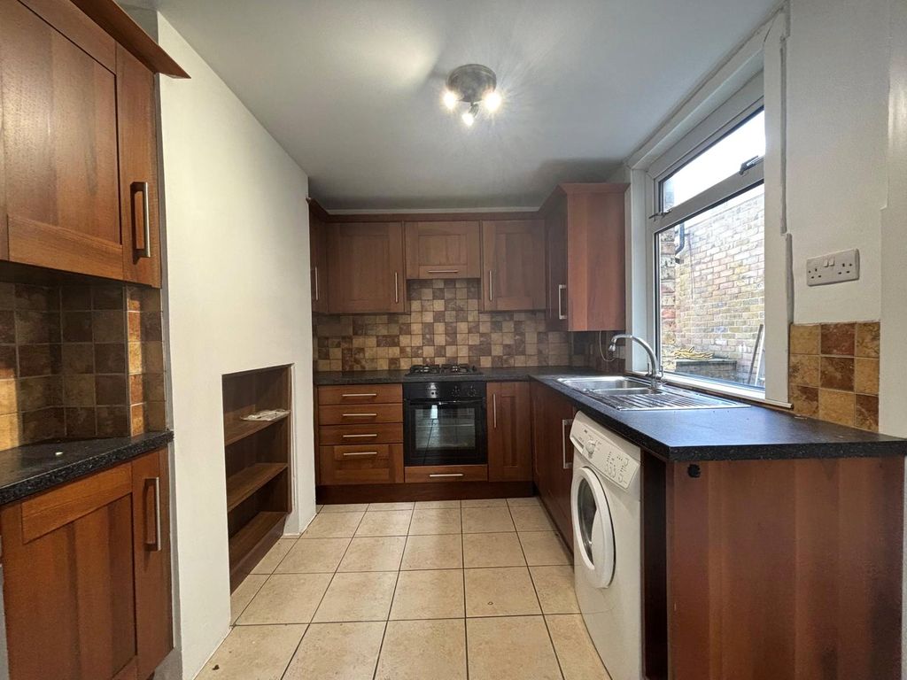 Property photo 2 of 10 Picture No. 12