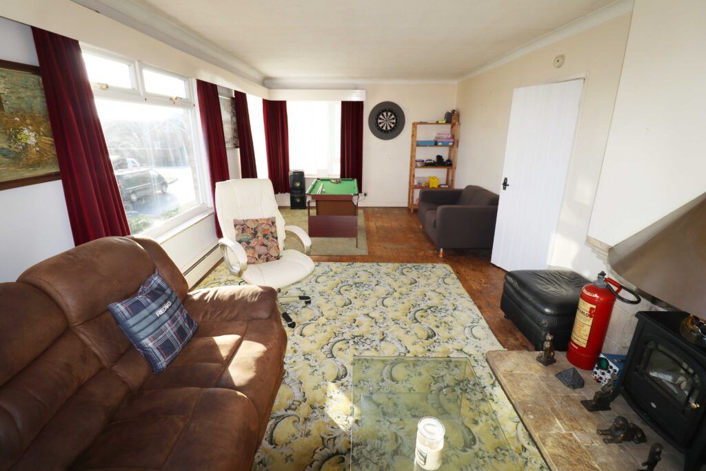 Property photo 3 of 11