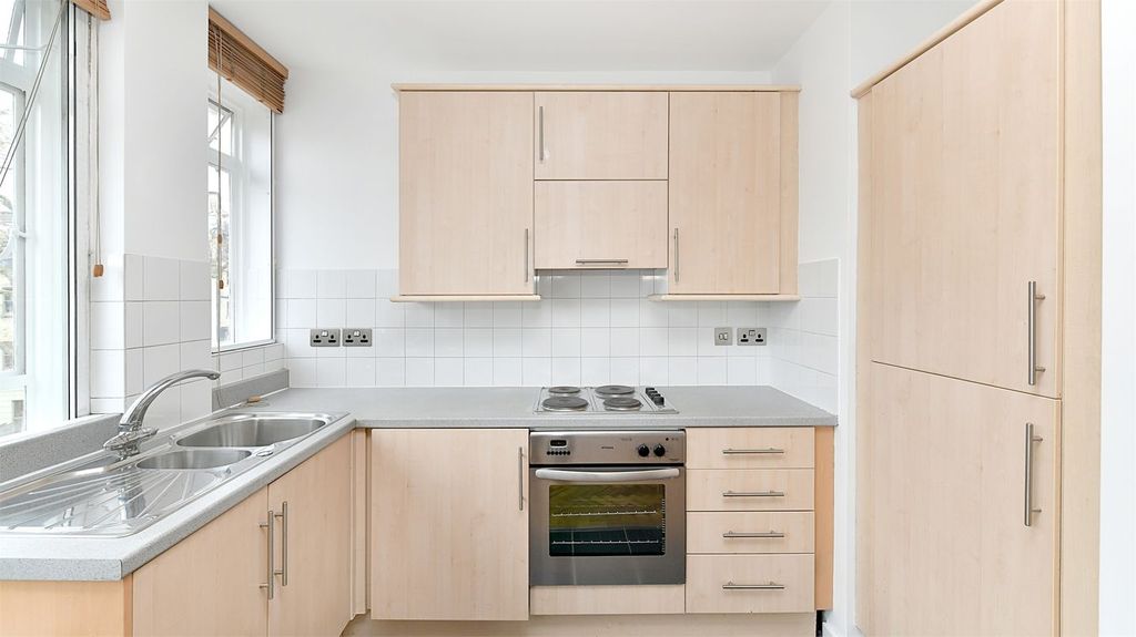 Property photo 2 of 10 Kitchen