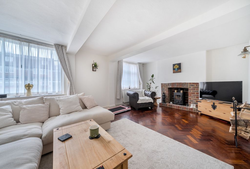 Property photo 2 of 13 1387022-6-695F8c3...