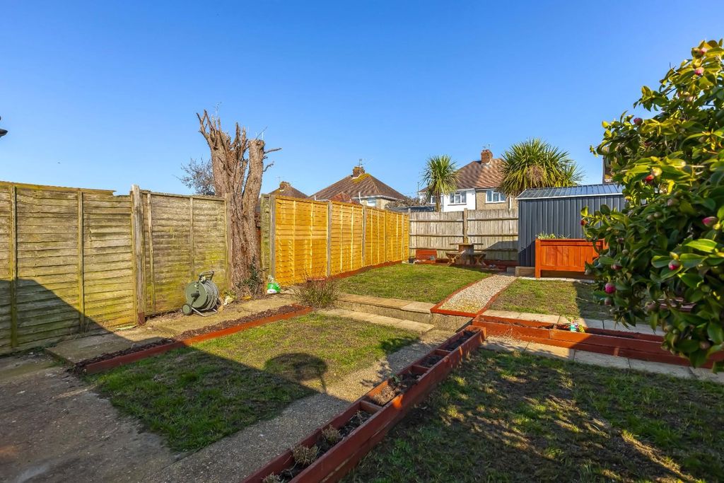 Property photo 2 of 15 Buci Crescent_11.Jpg
