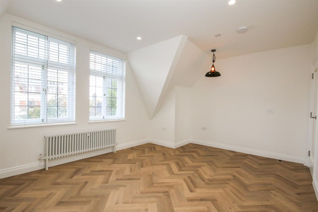 Property photo 3 of 11 3