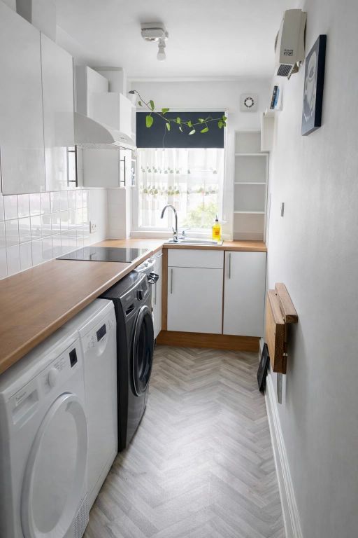 Property photo 3 of 6 1A66Cbb4-Bd6B-4E0c-A163-2c07Bd0F1185