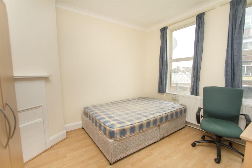 Property photo 3 of 5