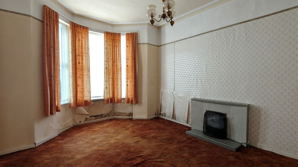 Property photo 2 of 27